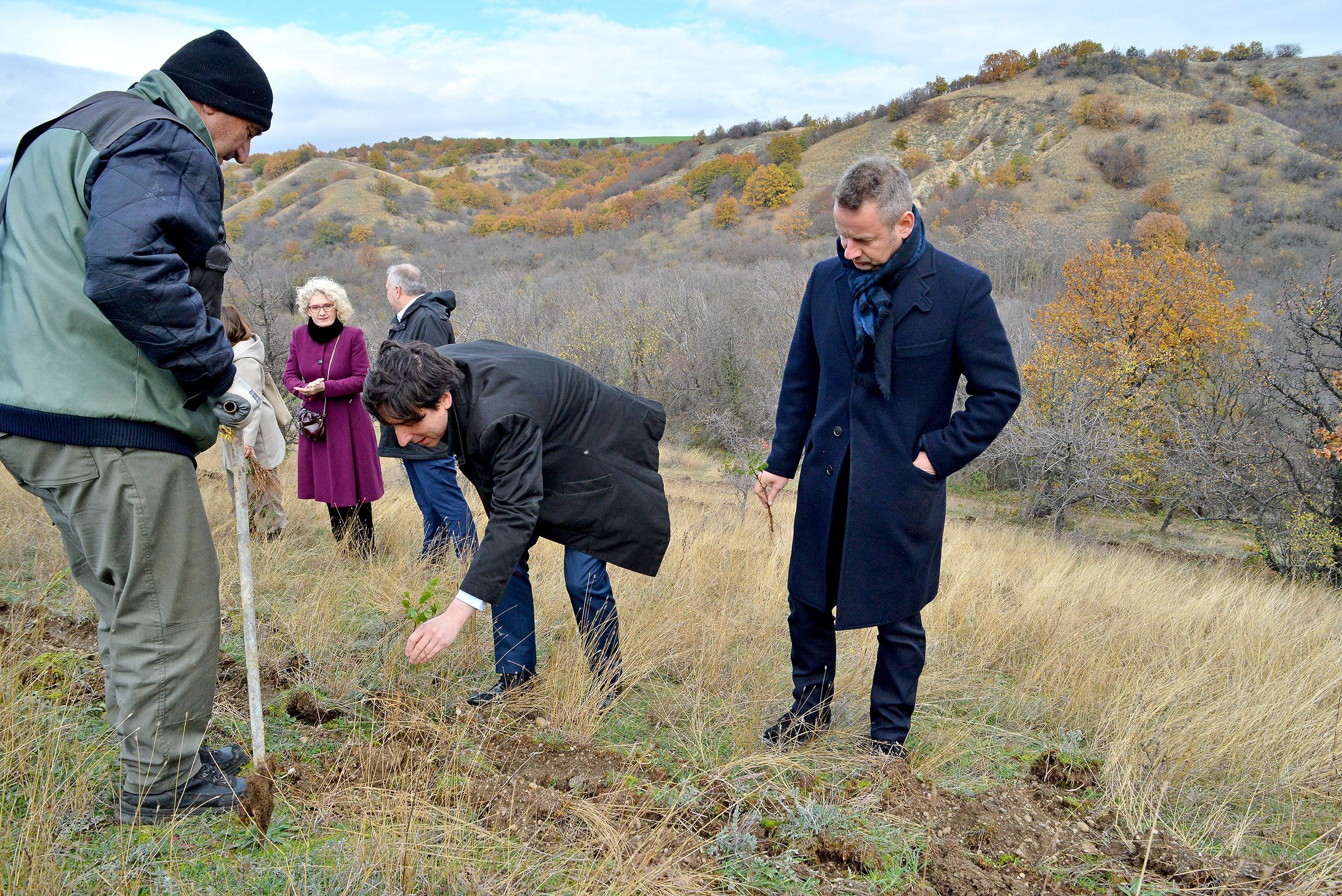 „Алкалоид“ дел од иницијативата „Plant a tree for the Jubilee“, во организација на британската Амбасада во Скопје (3)
