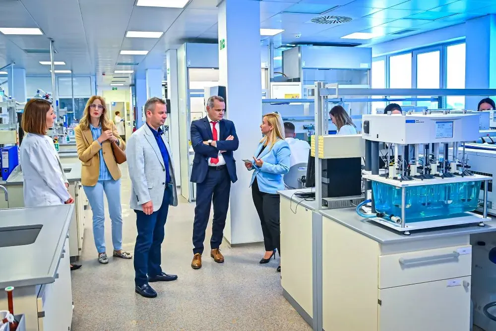 French Ambassador on an official working visit to Alkaloid (4)