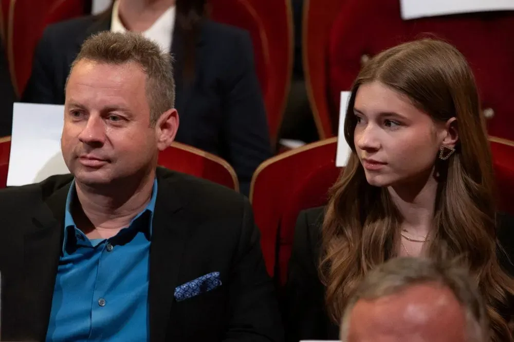 „АЛКАЛОИД“ СО ЈУБИЛЕЈНА ПЛАКЕТА ОД ЦРВЕН КРСТ (6)