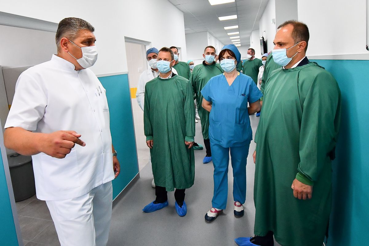 Media information "Alkaloid" and the "Trajche Mukaetov" Foundation have donated 170,000 euros for the phi "General Hospital Kavadarci" (1)