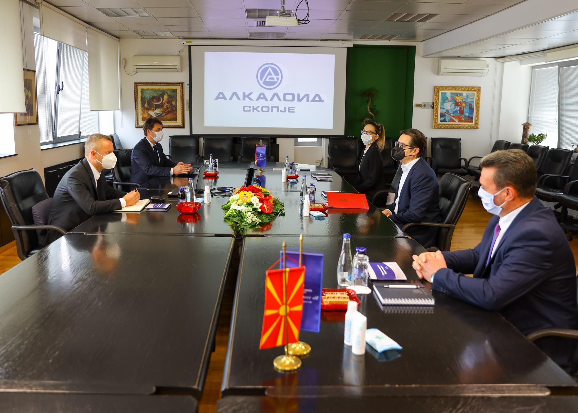 President Pendarovski visited the company "Alkaloid AD Skopje" (1)