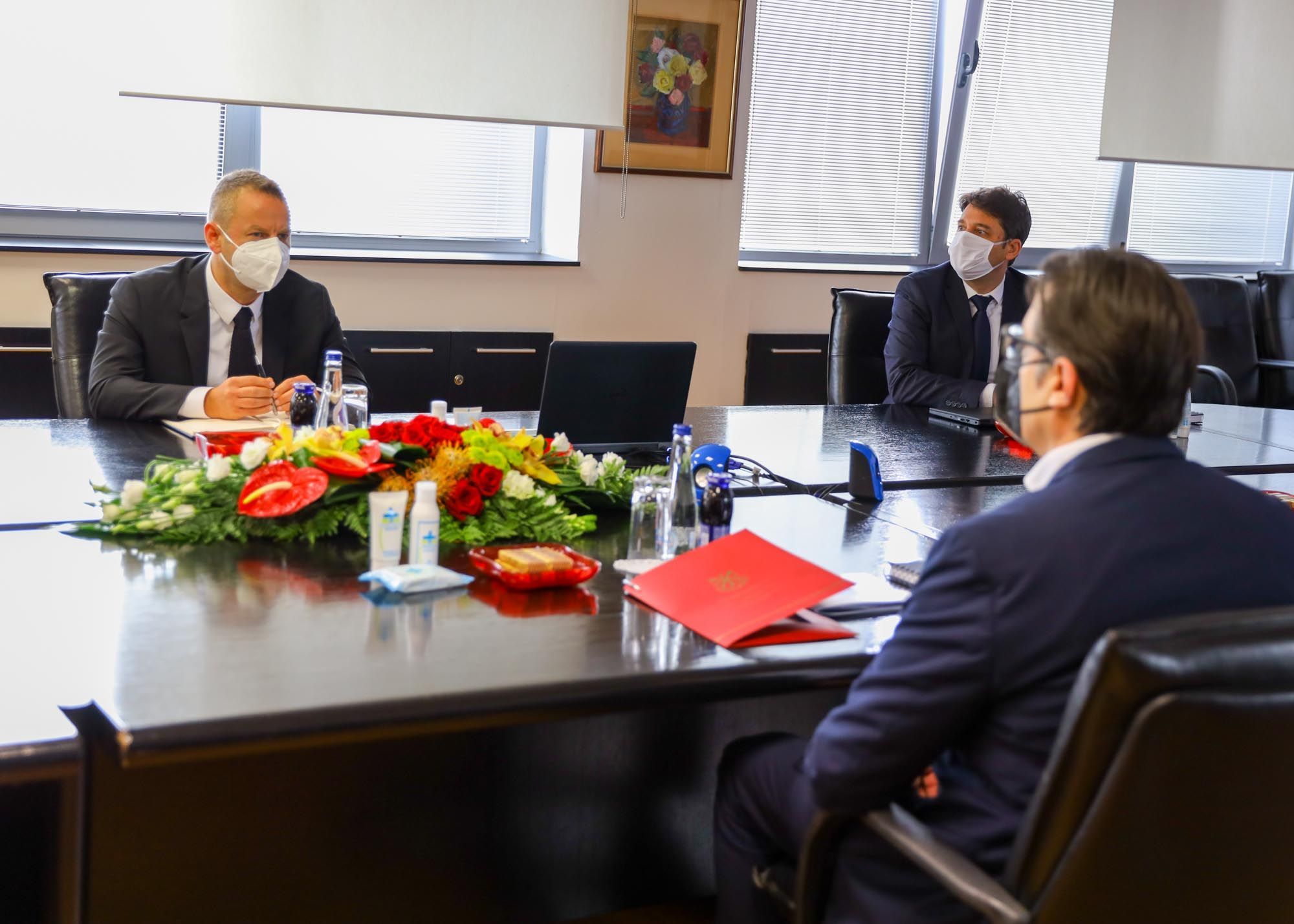 President Pendarovski visited the company "Alkaloid AD Skopje" (1)