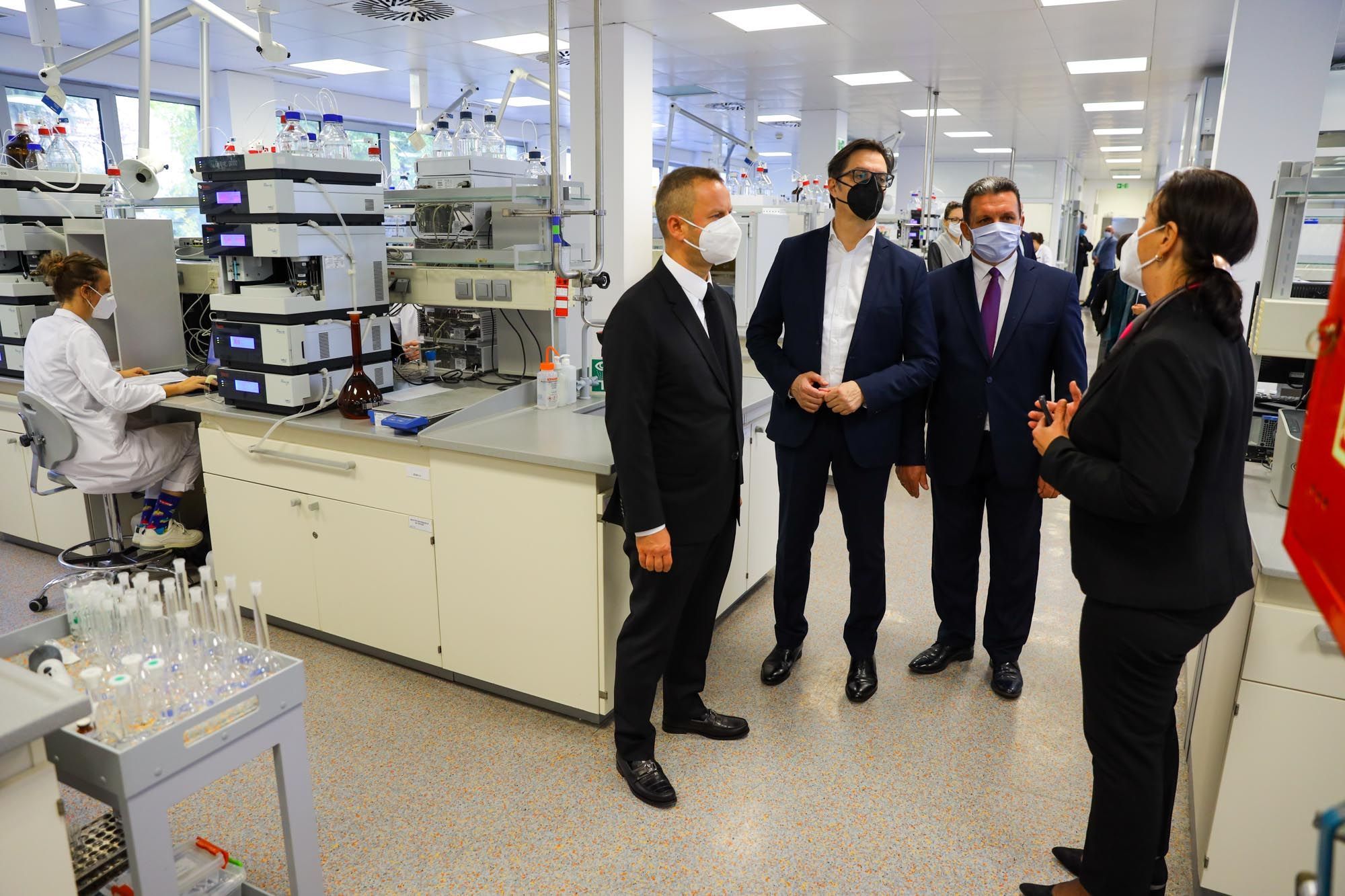 President Pendarovski visited the company "Alkaloid AD Skopje" (1)