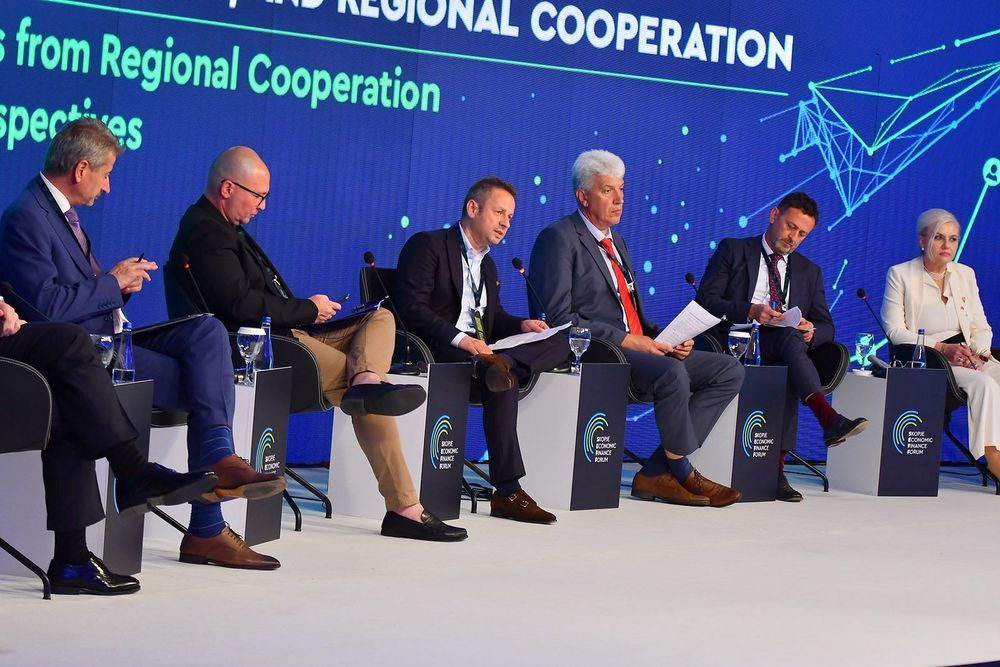 economic-and-business-forum-4.jpg