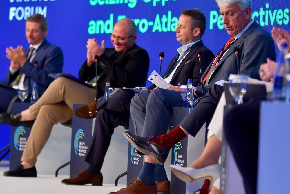 economic-and-business-forum-6.jpg
